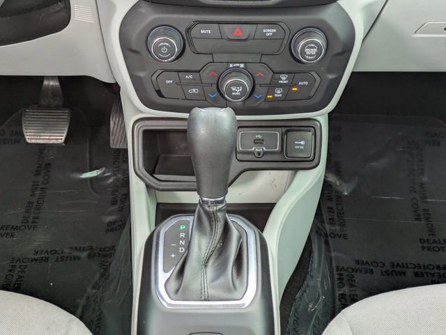 Used 2019 Jeep Renegade Latitude FWD image 20