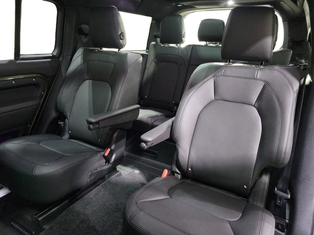 New 2026 Land Rover Defender 130 X-Dynamic SE image 22