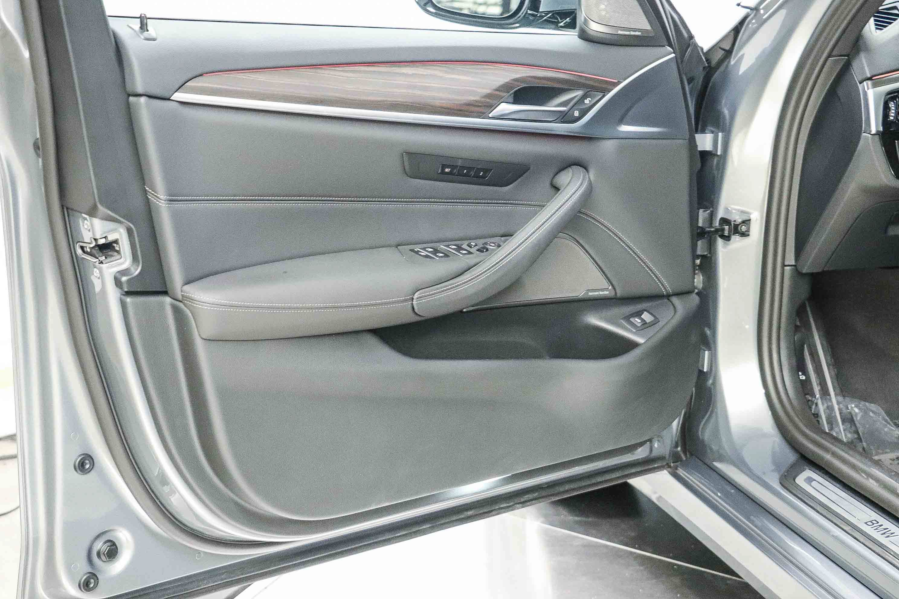 Certified 2023 BMW 530i w/ Premium Package RWD image 21
