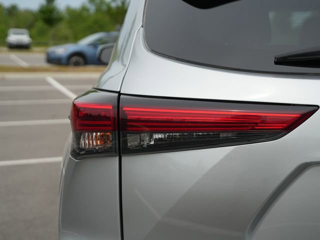 Used 2020 Toyota Highlander Limited FWD image 40