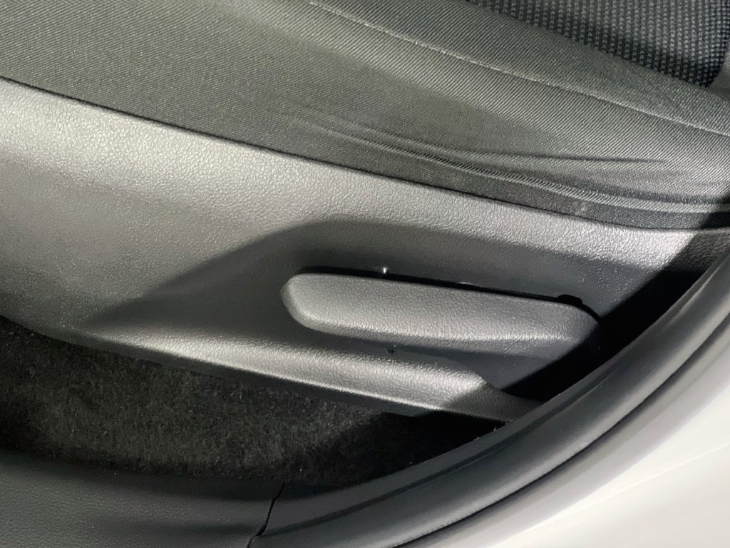 Used 2023 Toyota RAV4 LE AWD/4WD image 13