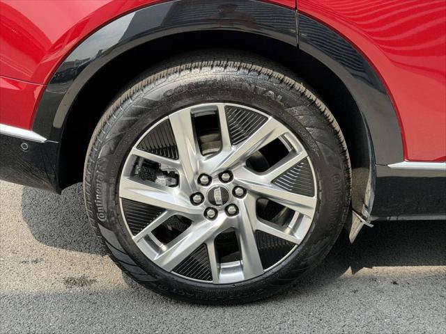 Used 2025 Cadillac Optiq Luxury 1 w/ LPO, Floor Liner Package AWD/4WD image 8
