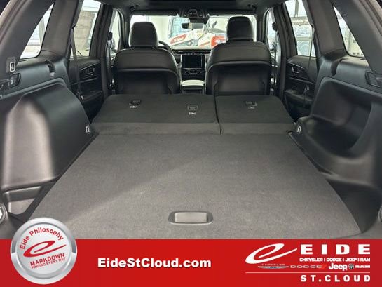 New 2025 Jeep Grand Cherokee Altitude image 13