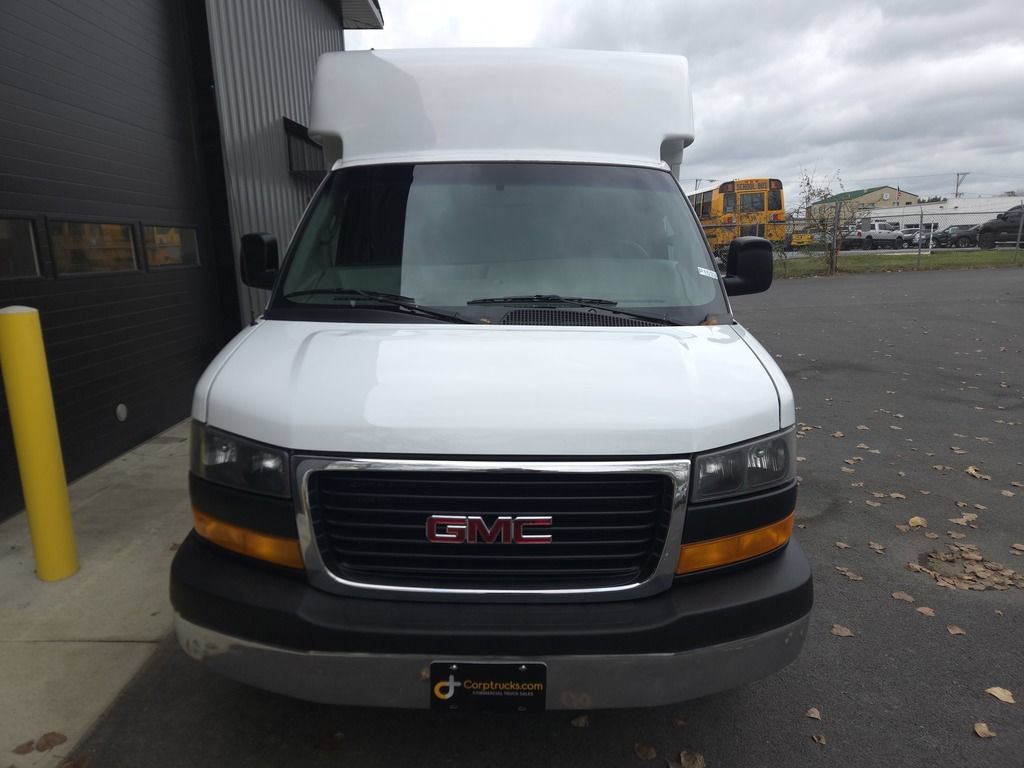 Used 2017 GMC Savana 3500 RWD image 7