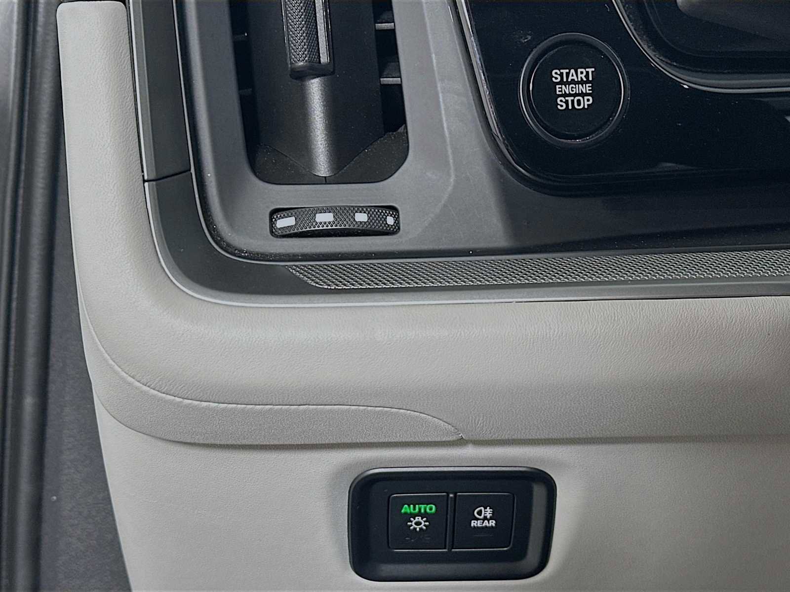 Certified 2025 Porsche Cayenne image 13