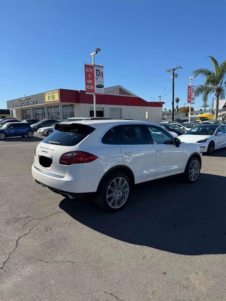 Used 2011 Porsche Cayenne S image 3