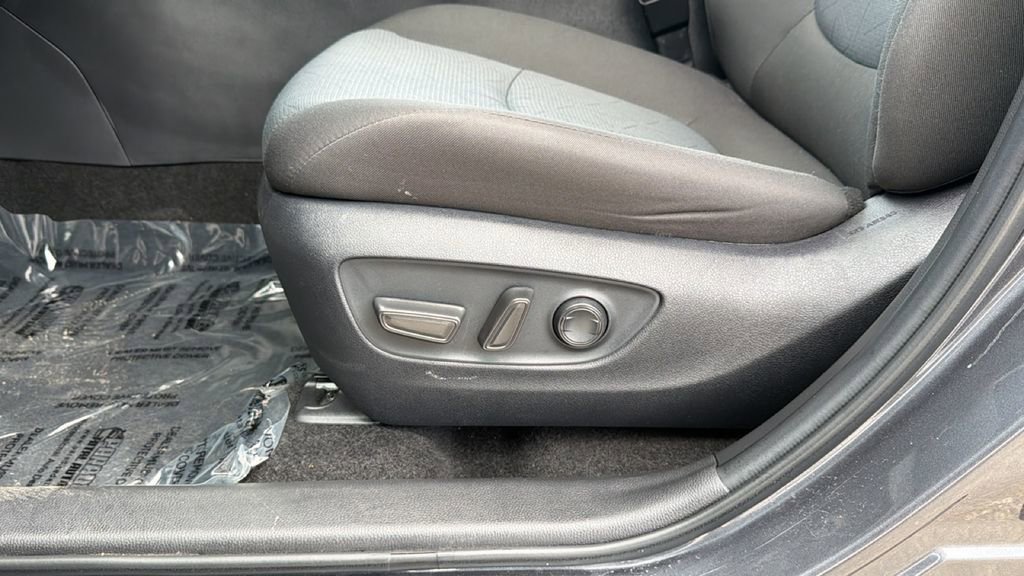 Certified 2025 Toyota RAV4 XLE AWD/4WD image 18