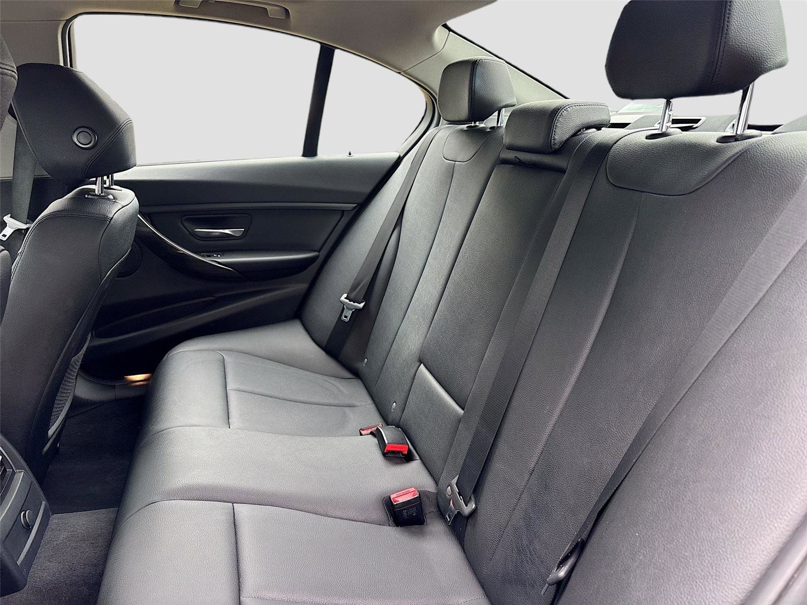 Used 2016 BMW 320i xDrive Sedan image 27