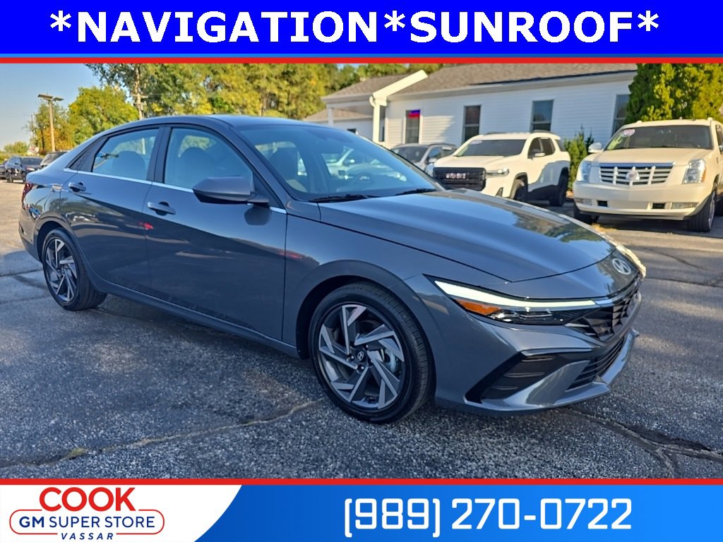 Used 2025 Hyundai Elantra SEL image 1