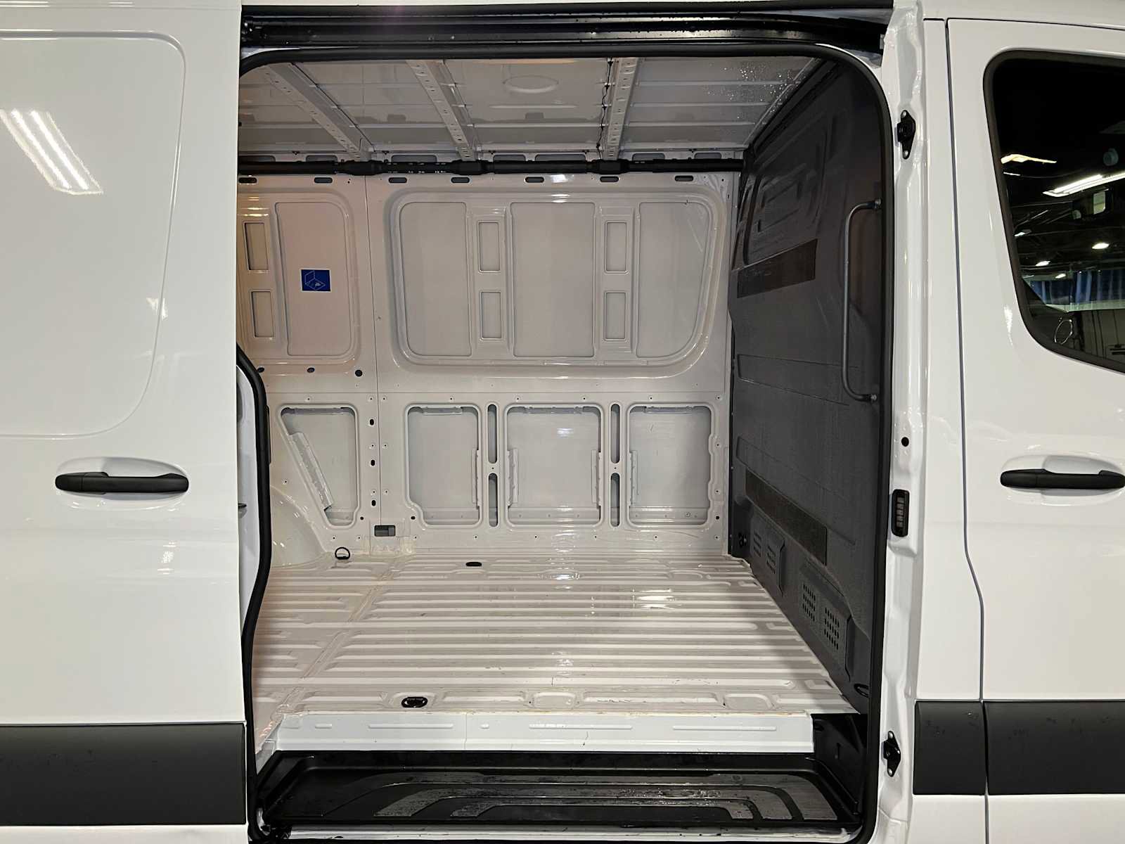 Used 2025 Mercedes-Benz Sprinter 2500 image 13