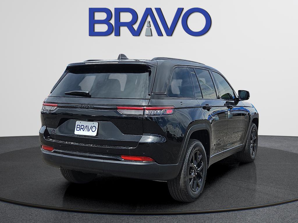 Used 2024 Jeep Grand Cherokee Altitude RWD image 4
