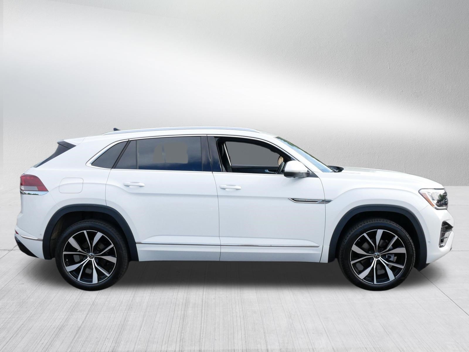 Certified 2024 Volkswagen Atlas Cross Sport SEL Premium R-Line AWD/4WD image 8