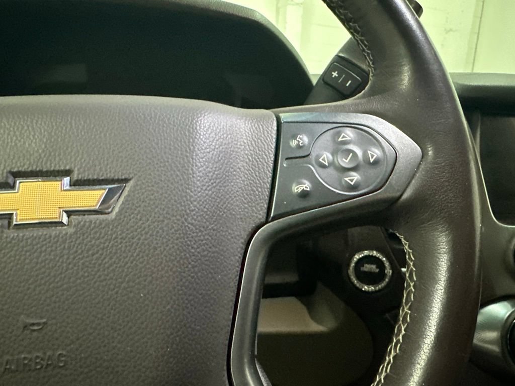 Used 2020 Chevrolet Suburban LT w/ Luxury Package RWD image 43