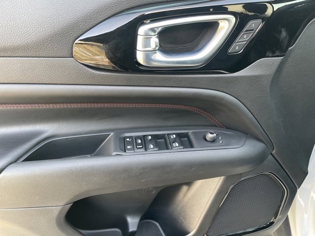 Used 2024 Jeep Compass Trailhawk w/ Trailhawk Elite Group image 18