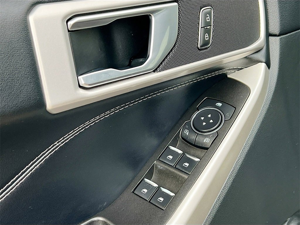 Used 2022 Ford Explorer XLT w/ Equipment Group 202A image 18