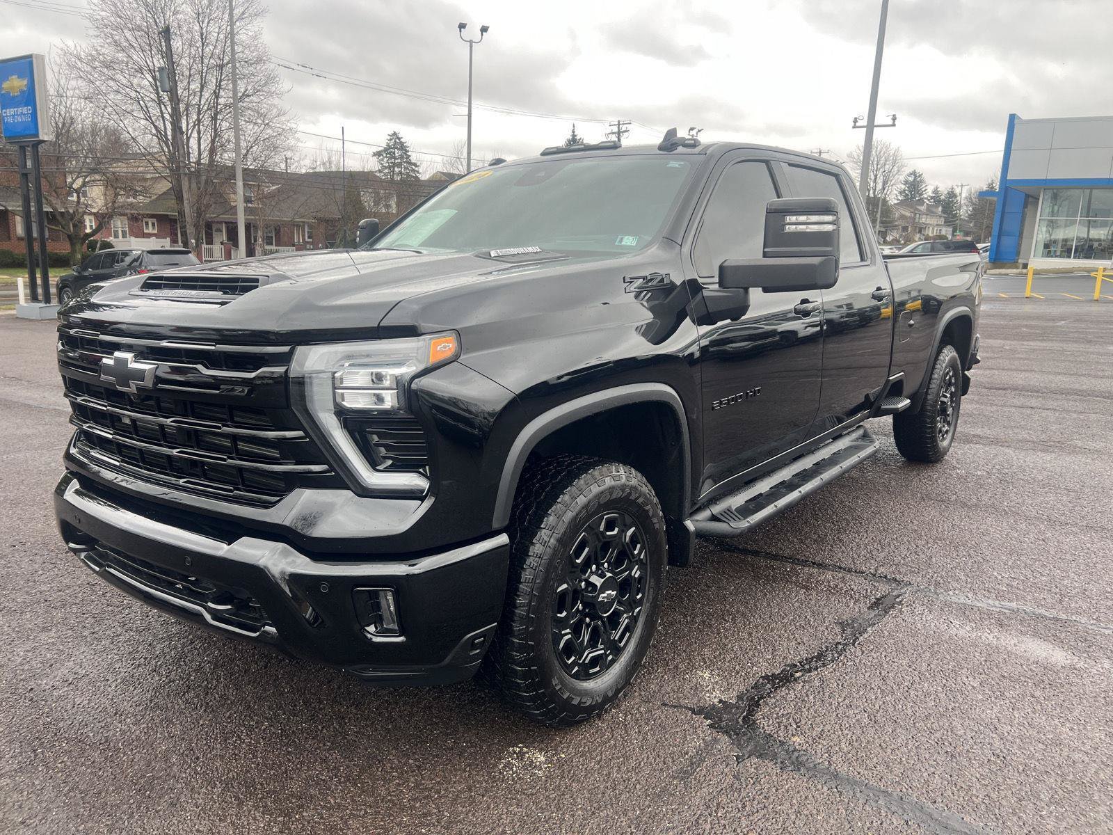 Used 2024 Chevrolet Silverado 2500 LTZ w/ LTZ Plus Package AWD/4WD image 3