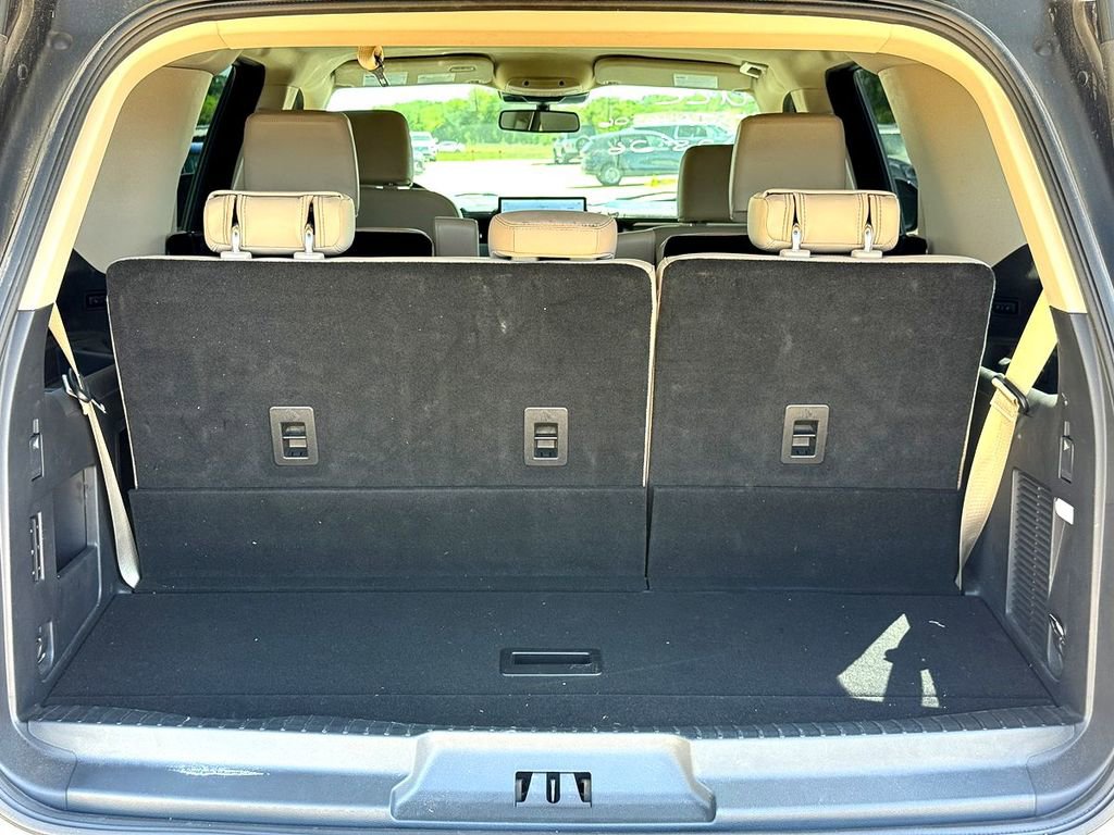 Used 2023 Ford Expedition XLT image 10