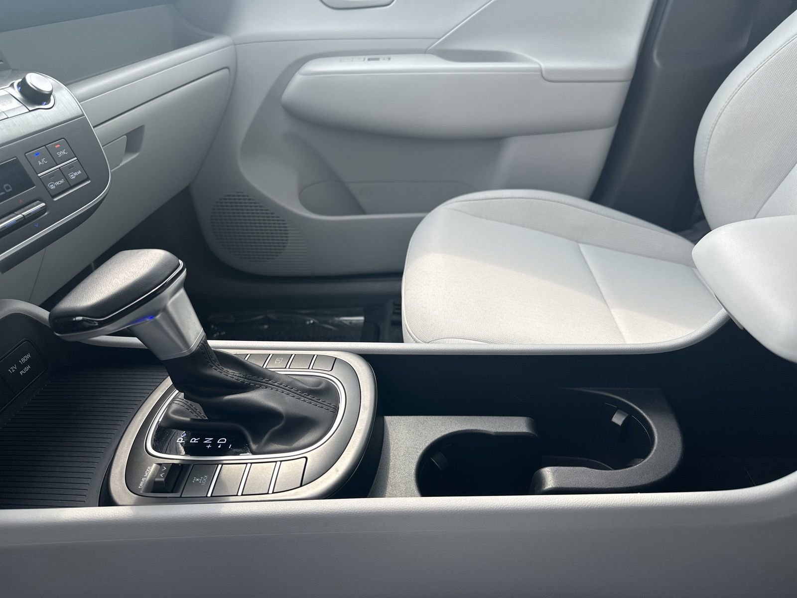 Used 2025 Hyundai Kona SEL image 28