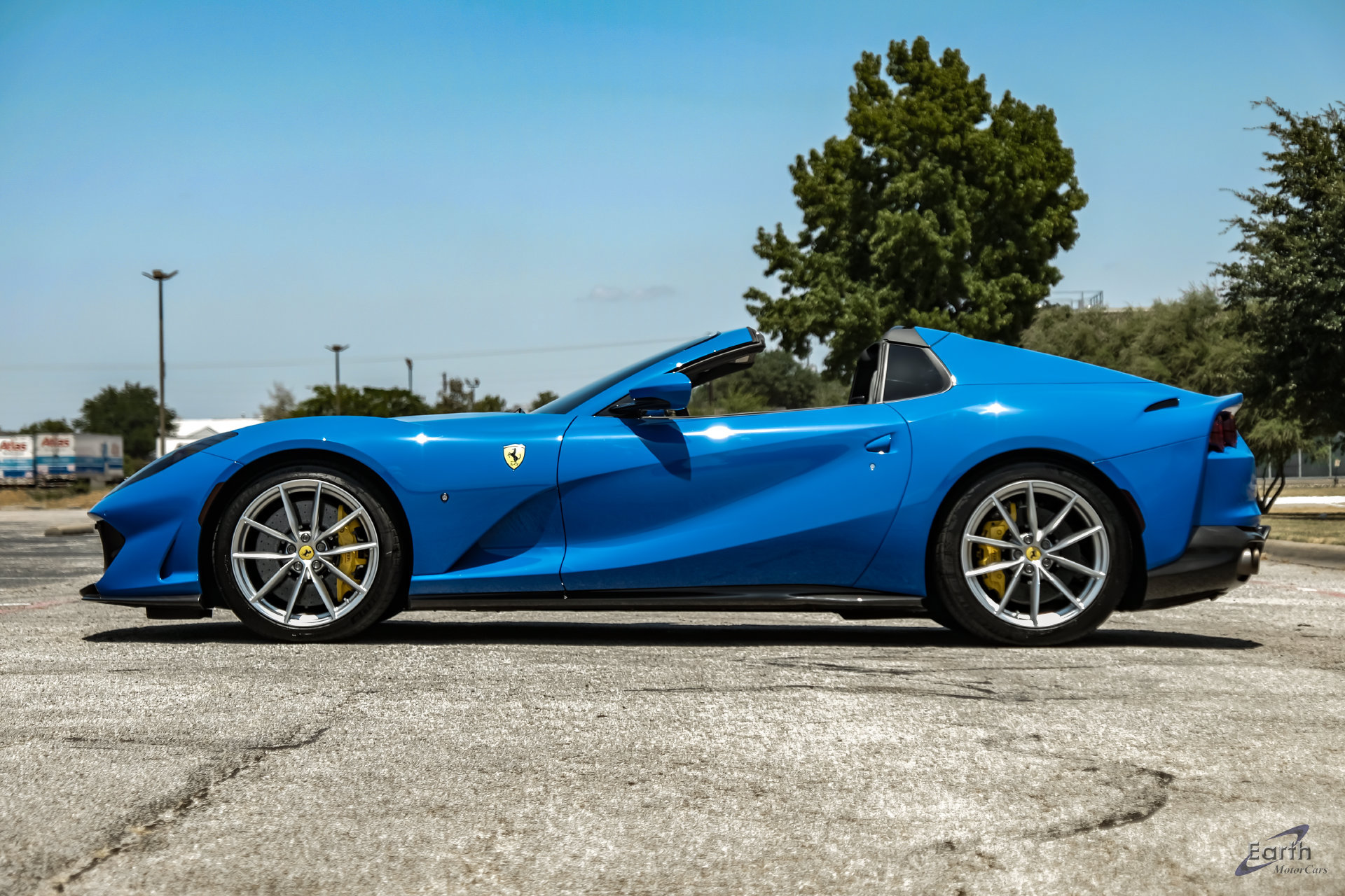 Used 2022 Ferrari 812 GTS RWD image 7