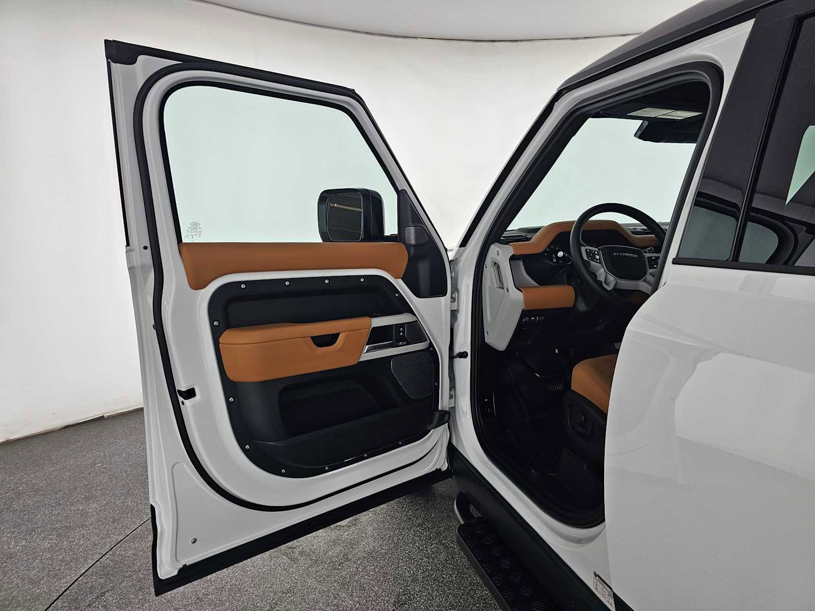 Used 2024 Land Rover Defender 110 SE image 19