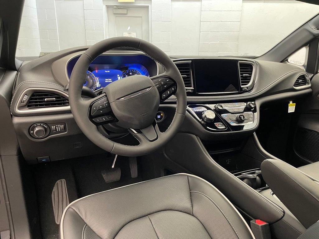New 2027 Chrysler Pacifica Limited w/ S Appearance Package AWD/4WD image 9