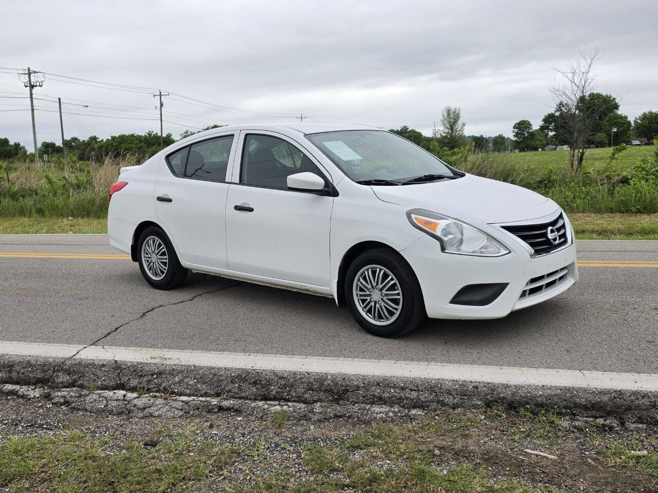 Used 2016 Nissan Versa S Plus FWD image 1
