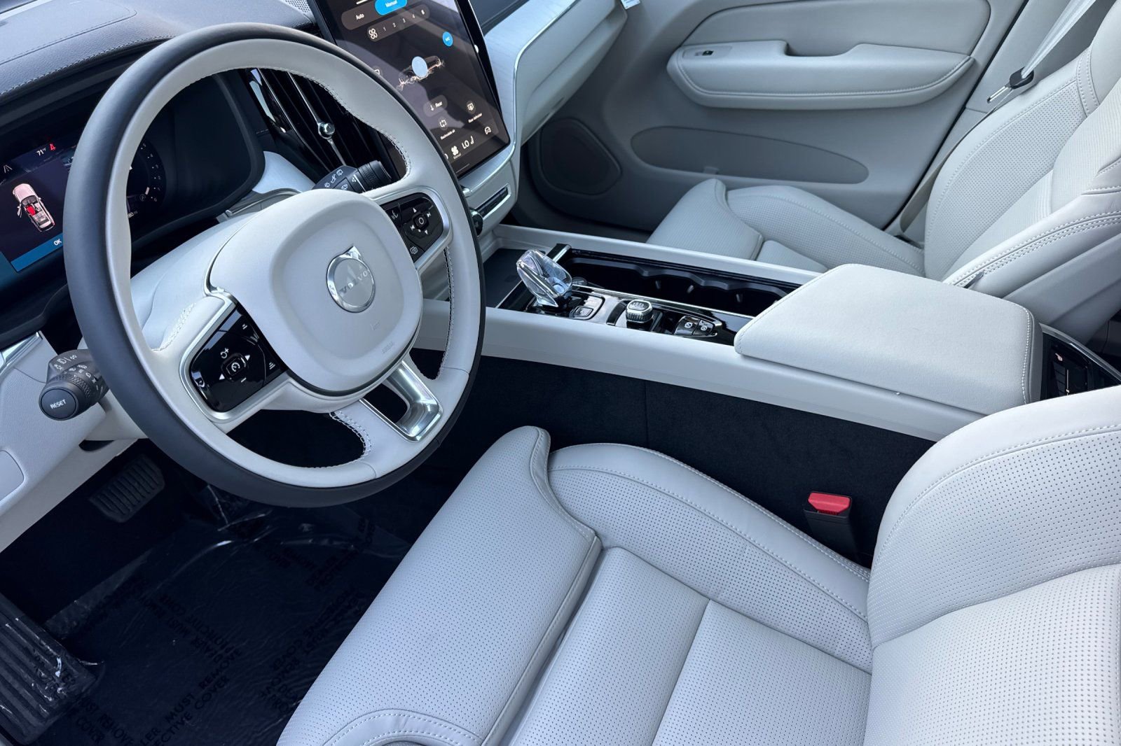 New 2026 Volvo XC60 B5 Ultra w/ Climate Package image 13