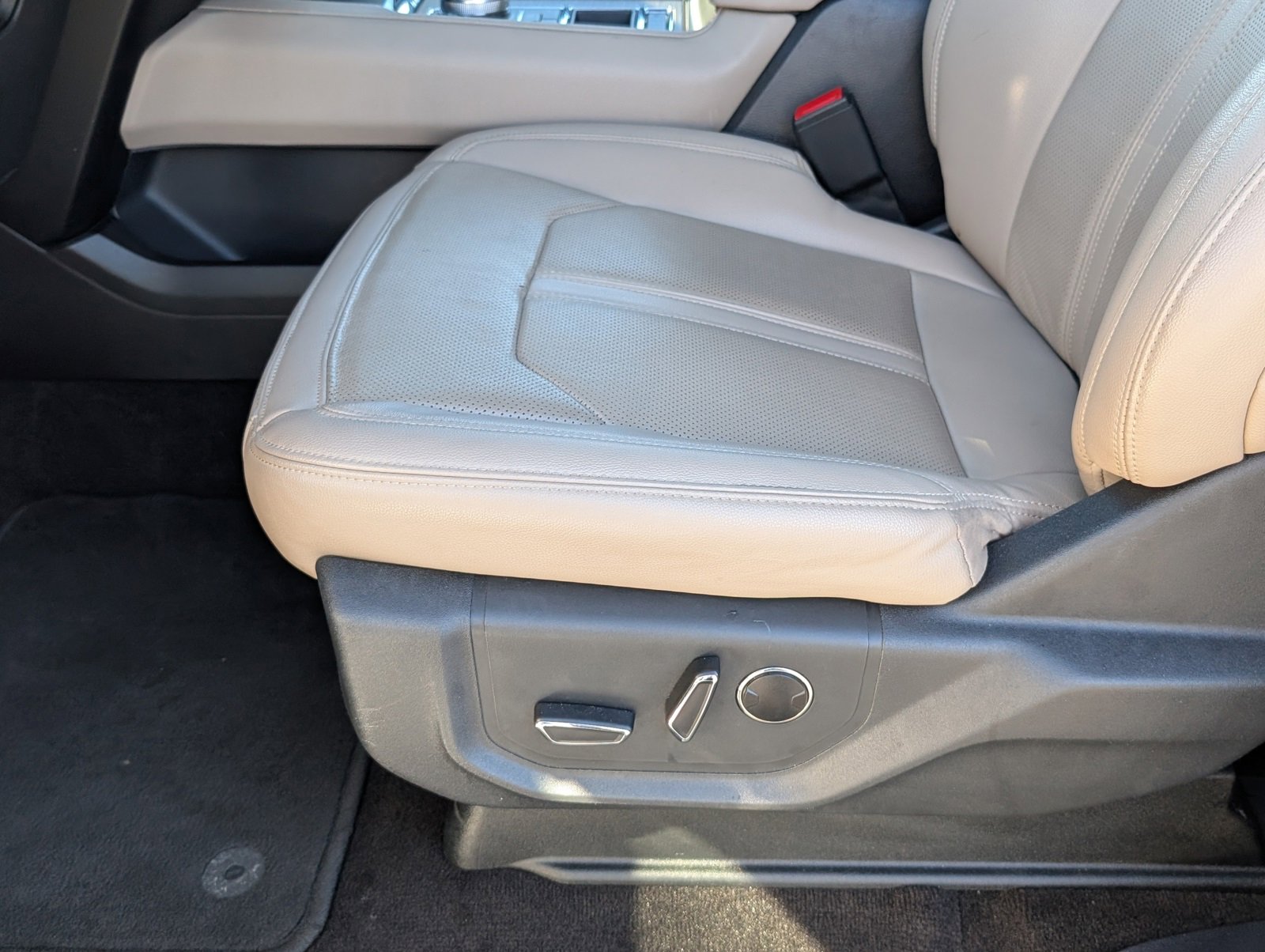 Used 2023 Ford Expedition Limited image 11