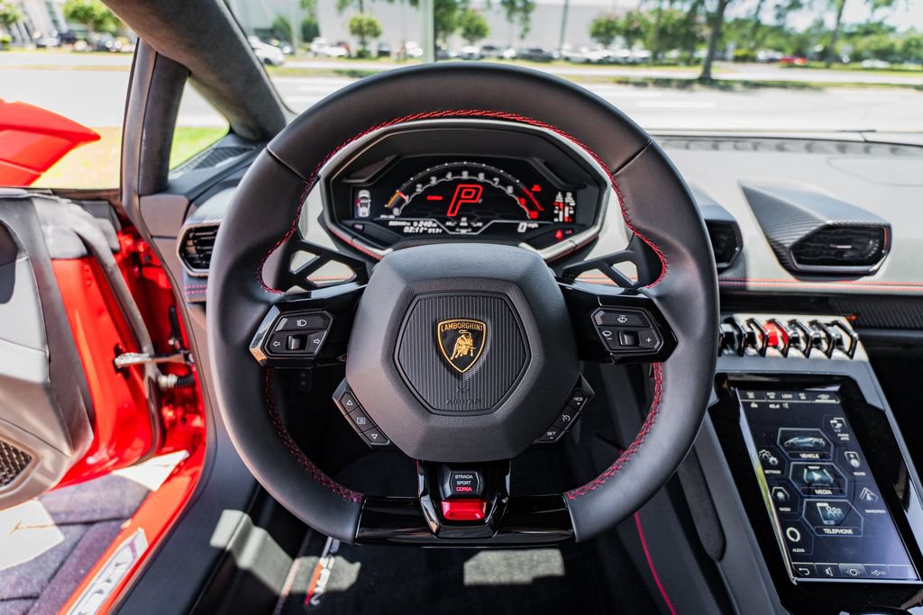 Used 2024 Lamborghini Huracan EVO AWD/4WD image 21