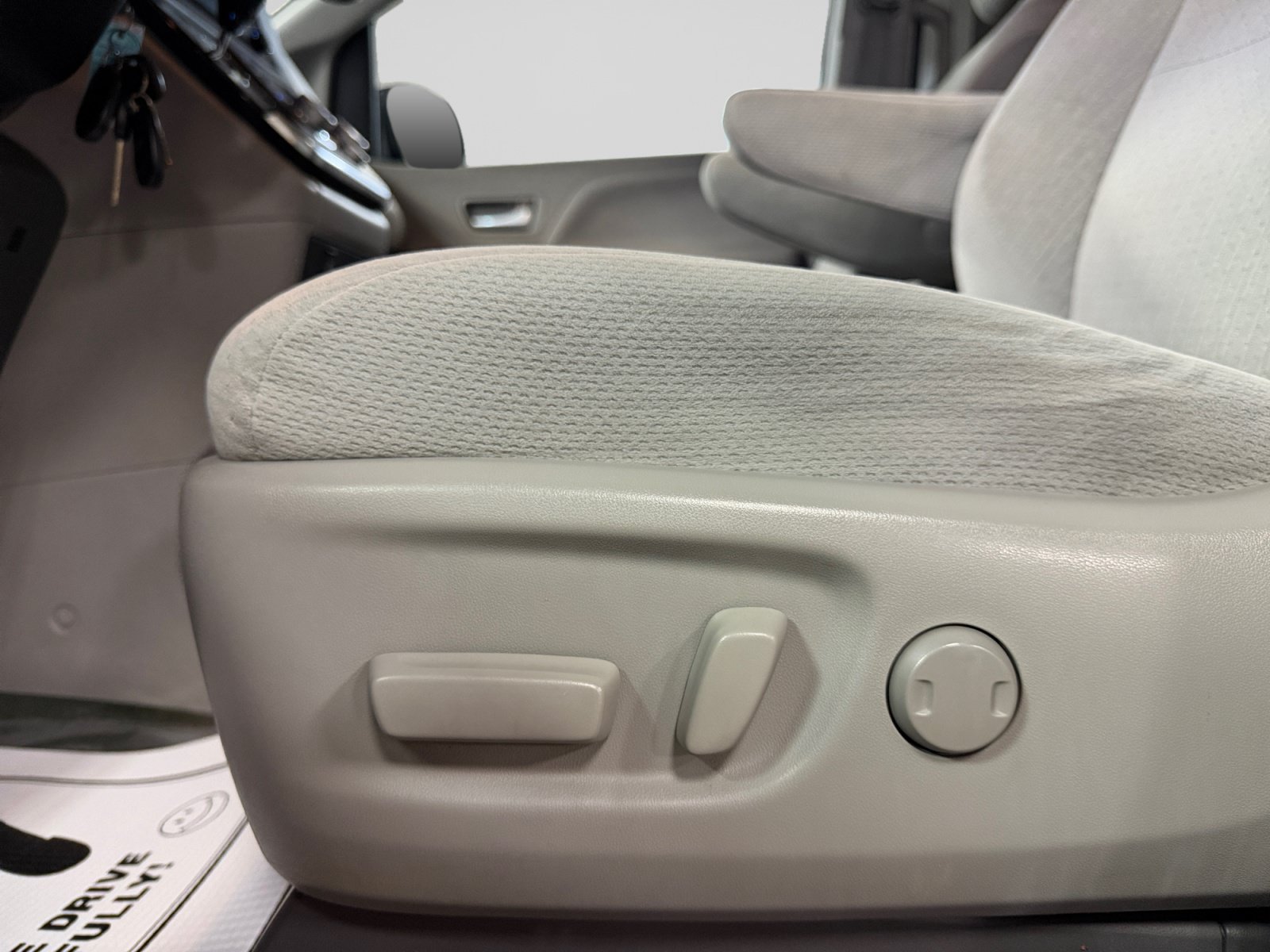 Used 2015 Toyota Sienna LE FWD image 35