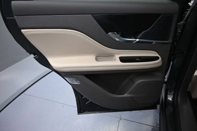 Used 2020 Lincoln Corsair FWD w/ Convenience Package image 18