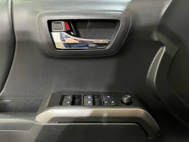 Used 2022 Toyota Tacoma Limited w/ Black Out Package (TMS) AWD/4WD image 21