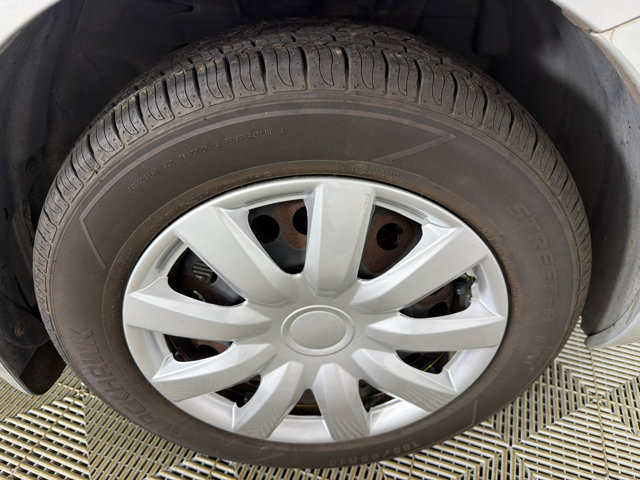 Used 2012 Nissan Versa SV FWD image 12