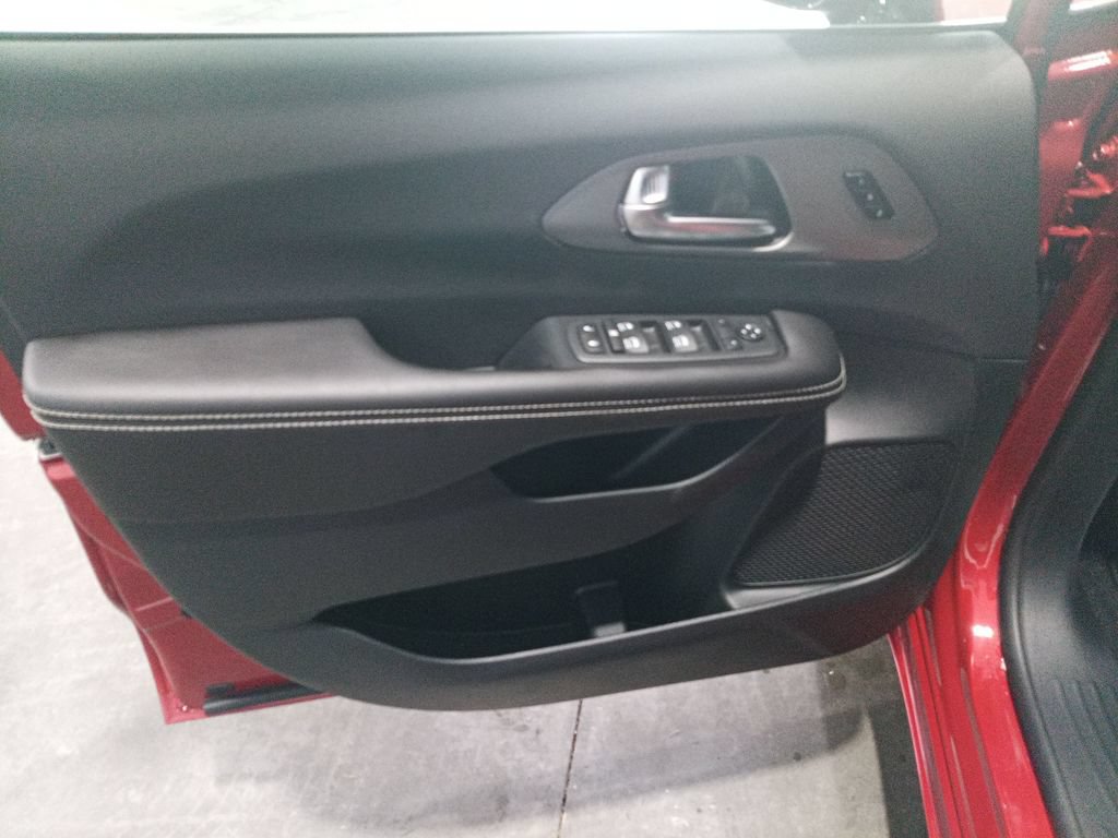 New 2027 Chrysler Pacifica Select w/ Family Tech Group FWD image 10