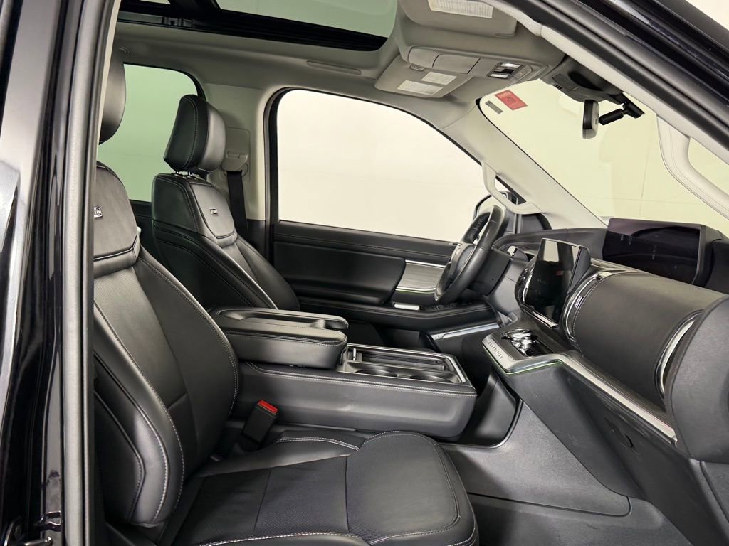 Used 2025 Ford Expedition Platinum w/ Driver's Package image 32