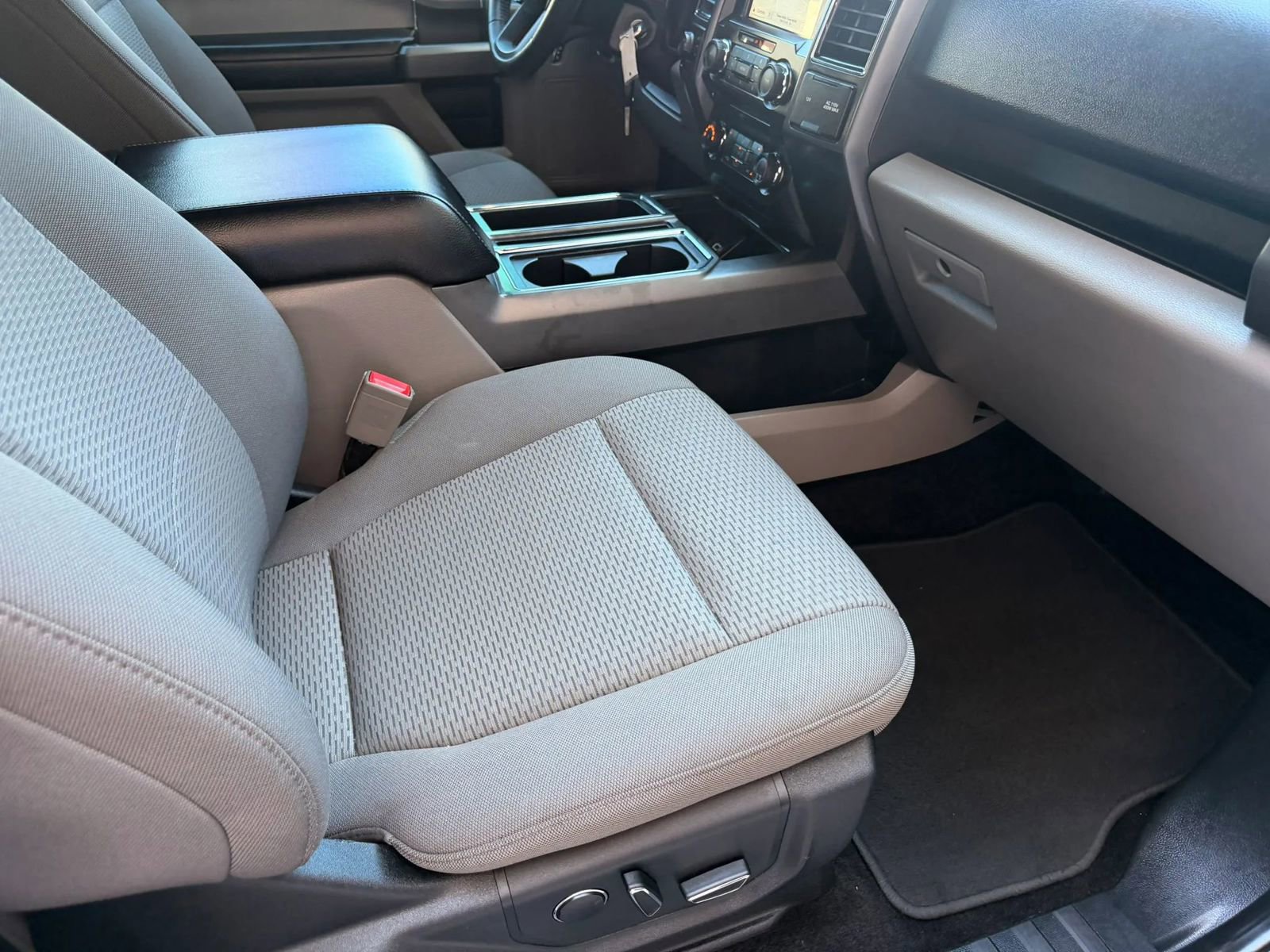 Used 2018 Ford F150 XLT w/ Equipment Group 302A Luxury AWD/4WD image 25