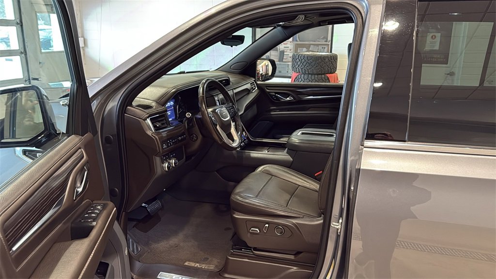 Used 2021 GMC Yukon Denali w/ Denali Premium Package image 22