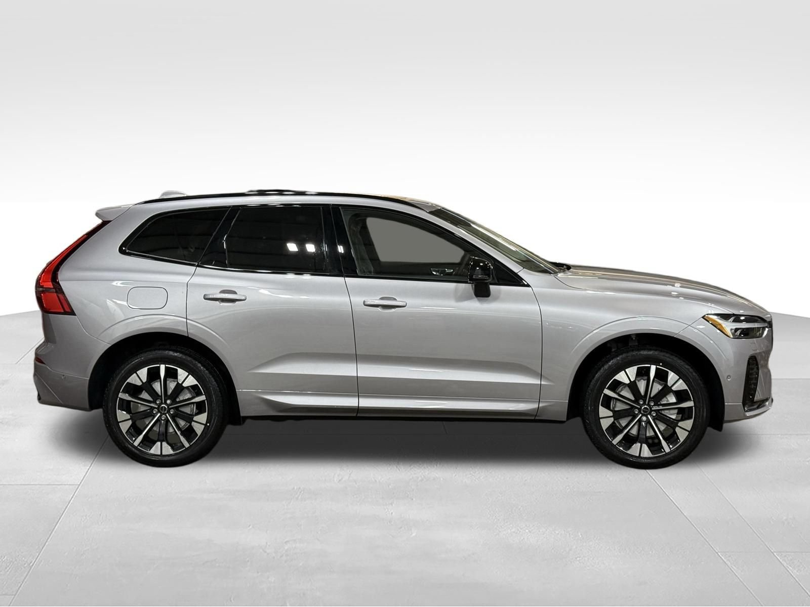 New 2026 Volvo XC60 B5 Plus w/ Protection Package Premier AWD/4WD image 7