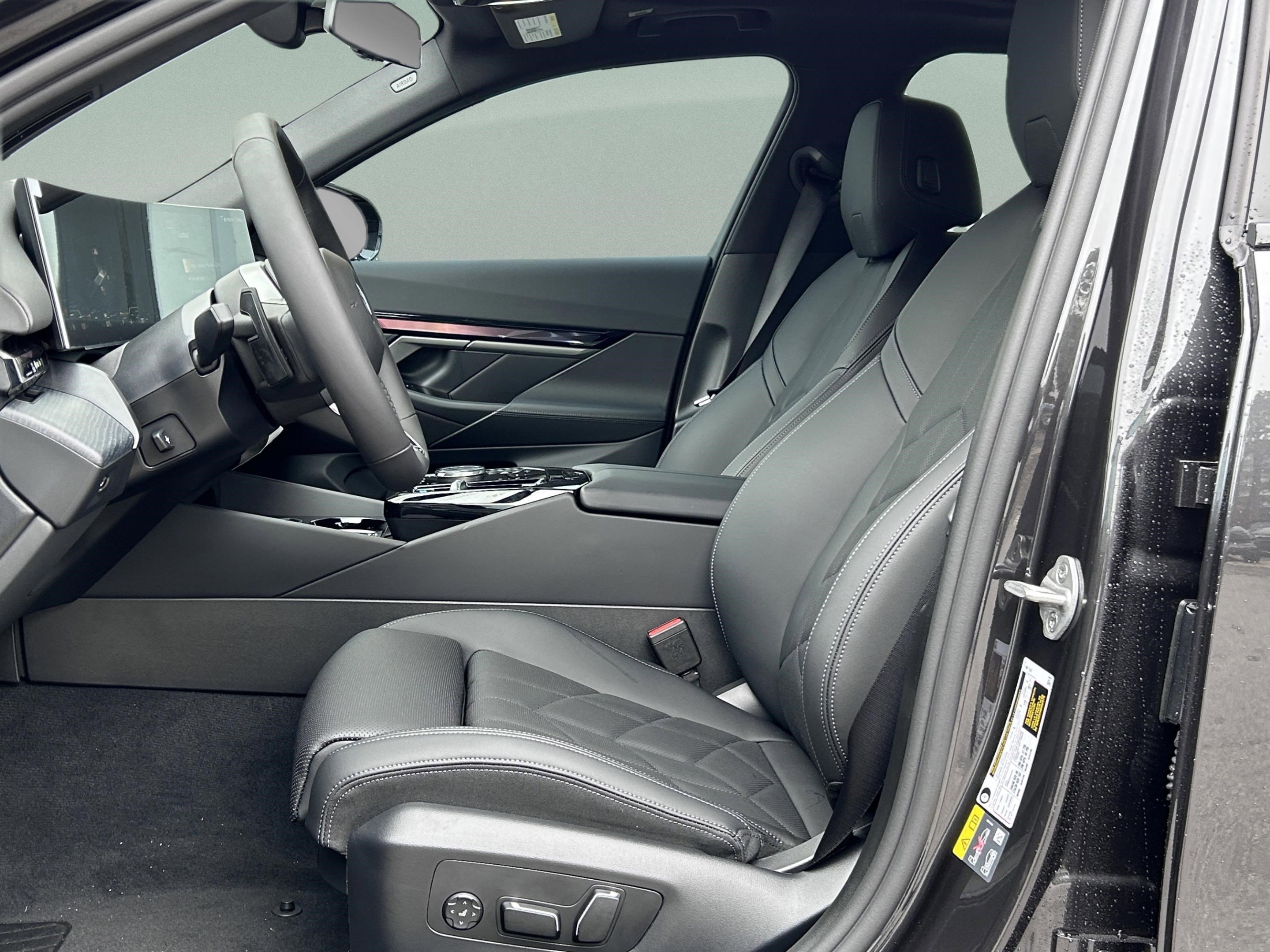 Used 2026 BMW i5 eDrive40 w/ M Sport Package image 27