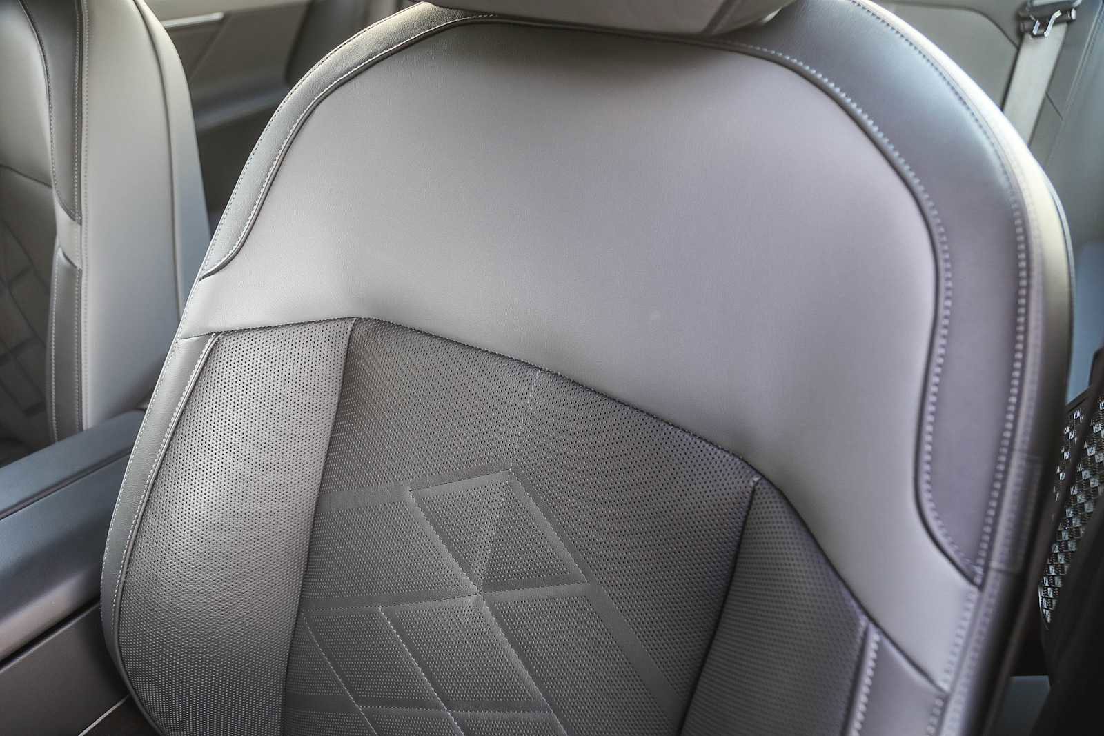 Used 2025 BMW i5 M60 w/ Premium Package image 21