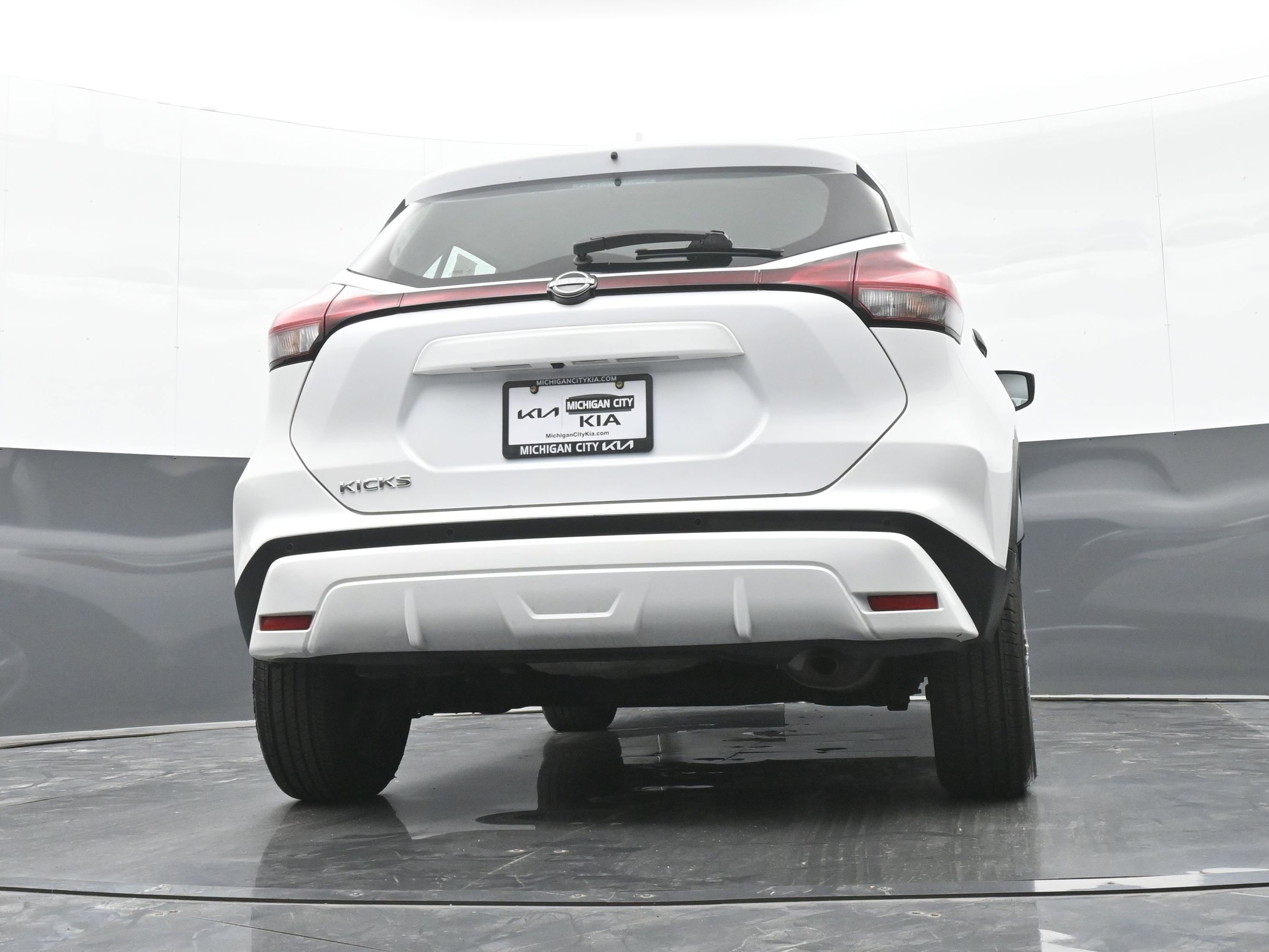 Used 2022 Nissan Kicks S FWD image 38