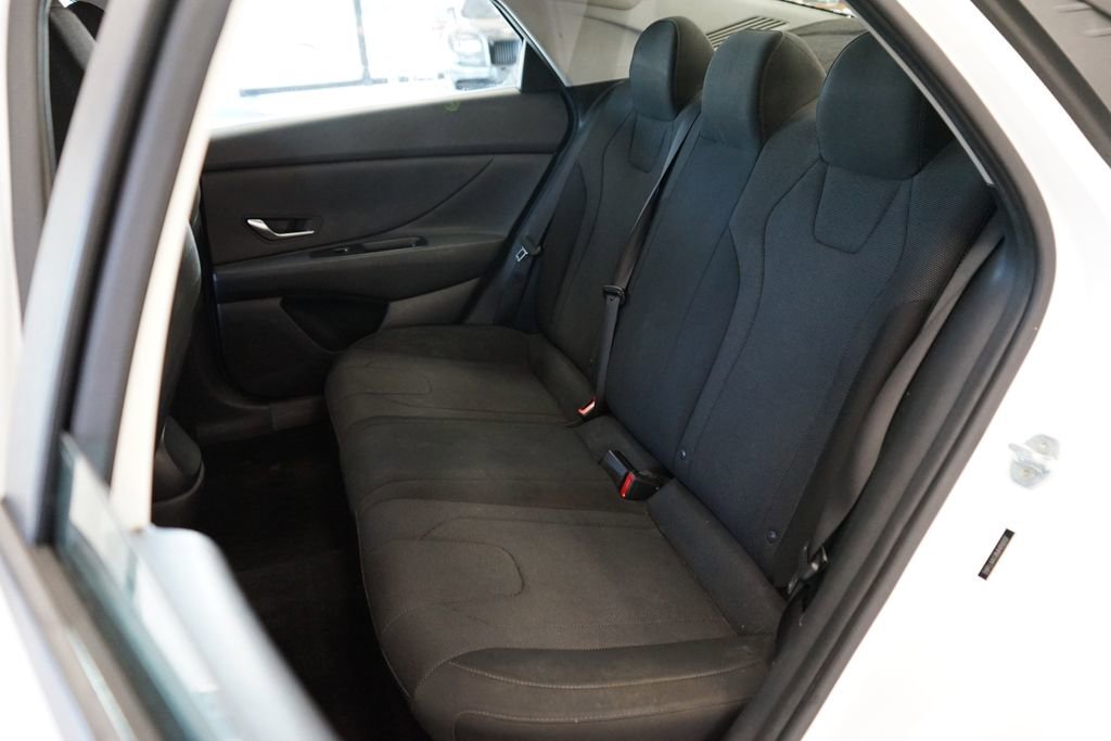 Used 2021 Hyundai Elantra SE FWD image 39