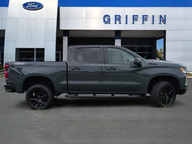 Used 2025 Chevrolet Silverado 1500 LT Trail Boss w/ Convenience Package II AWD/4WD image 3