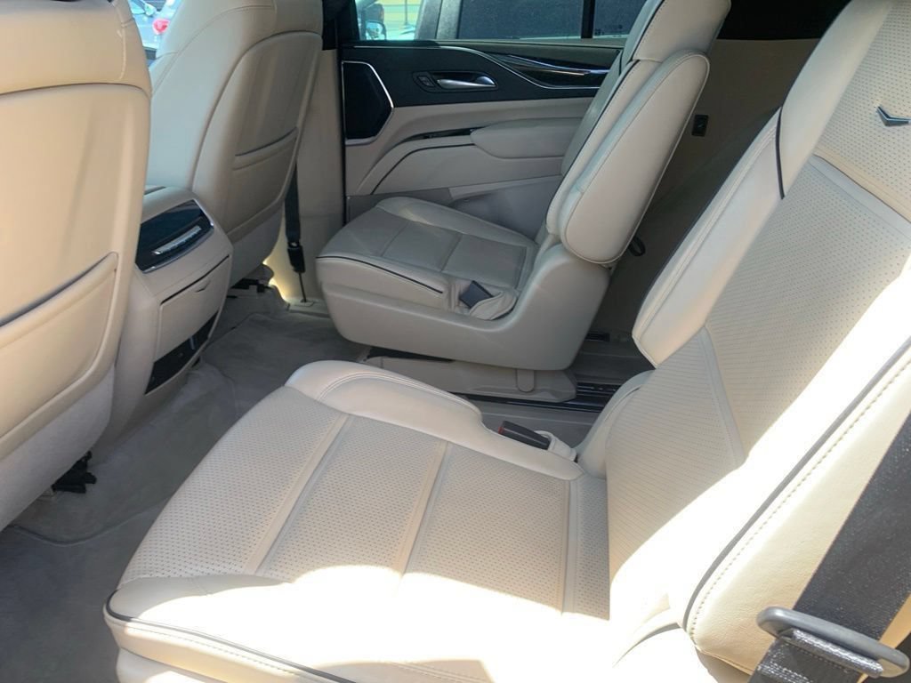 Used 2024 Cadillac Escalade Premium Luxury RWD image 19