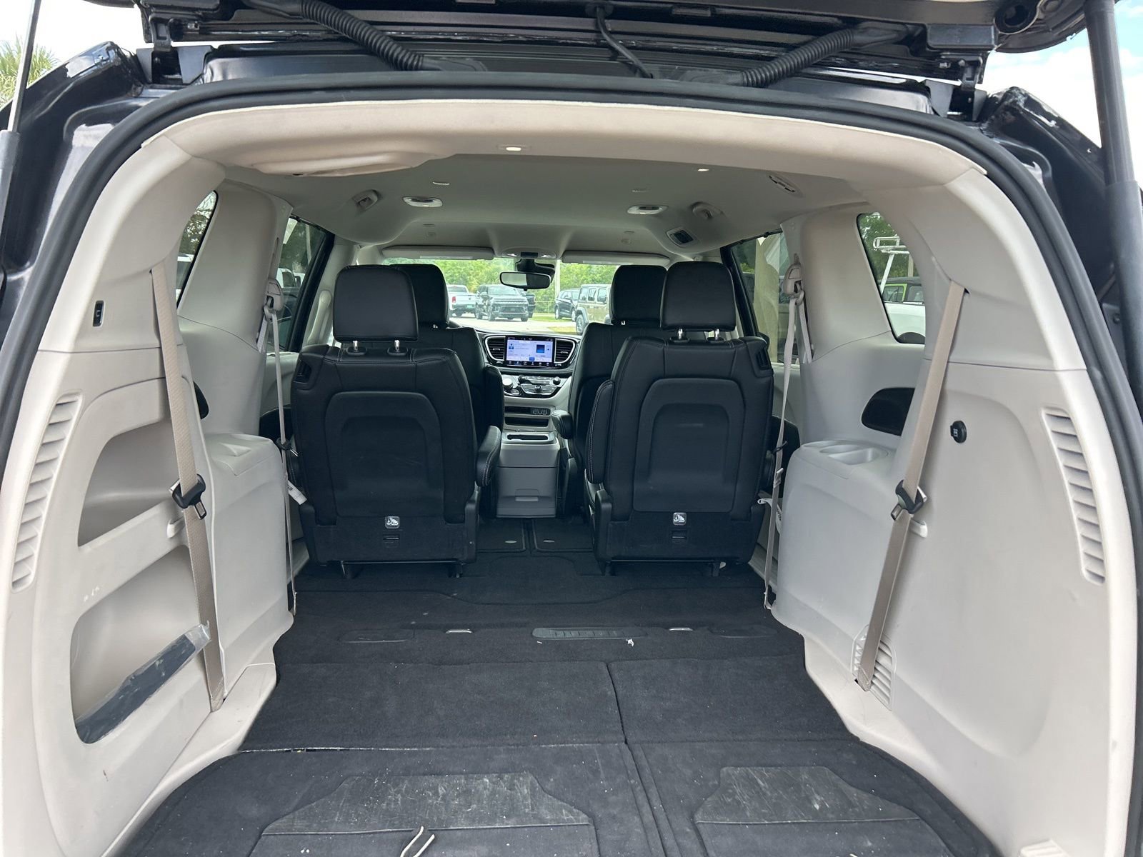 Certified 2023 Chrysler Pacifica Touring-L AWD/4WD image 37