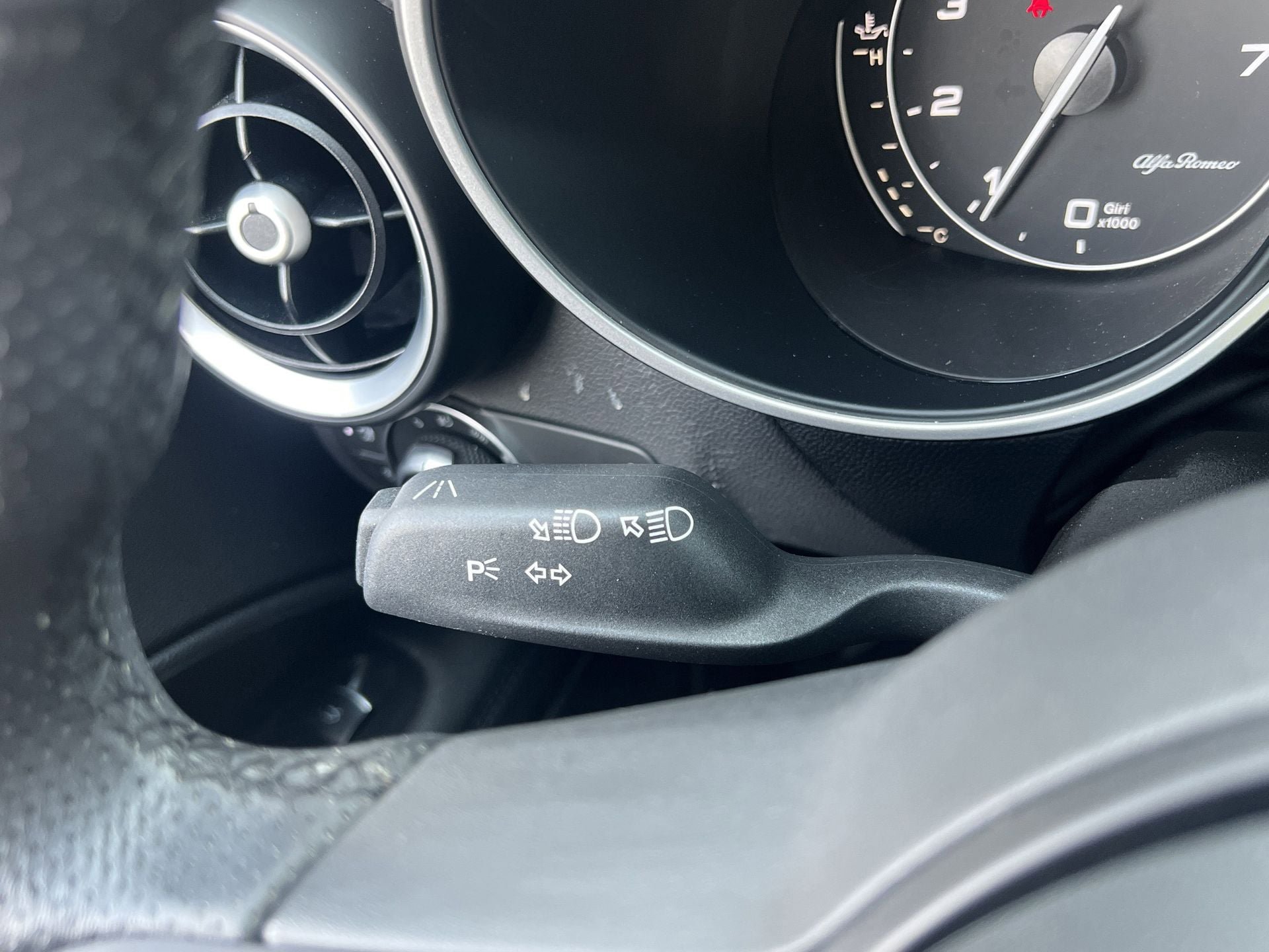 Used 2023 Alfa Romeo Stelvio Ti AWD/4WD image 10