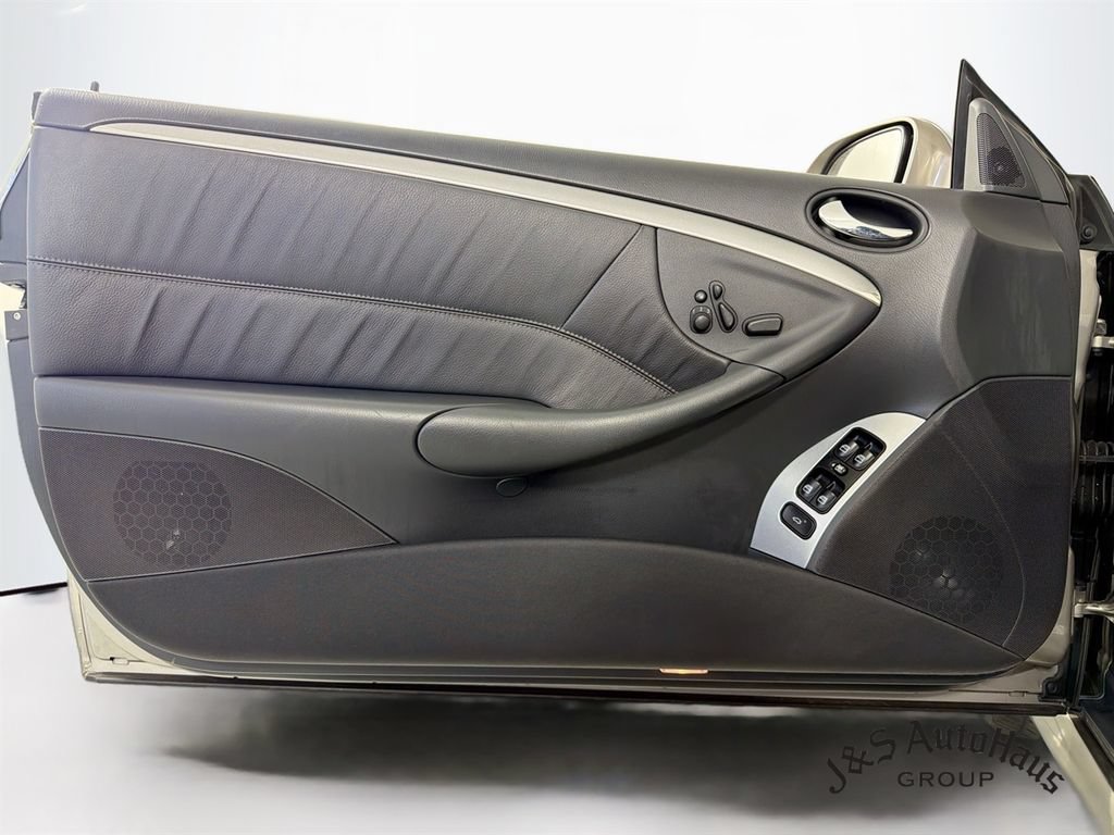 Used 2005 Mercedes-Benz CLK 55 AMG Cabriolet image 21
