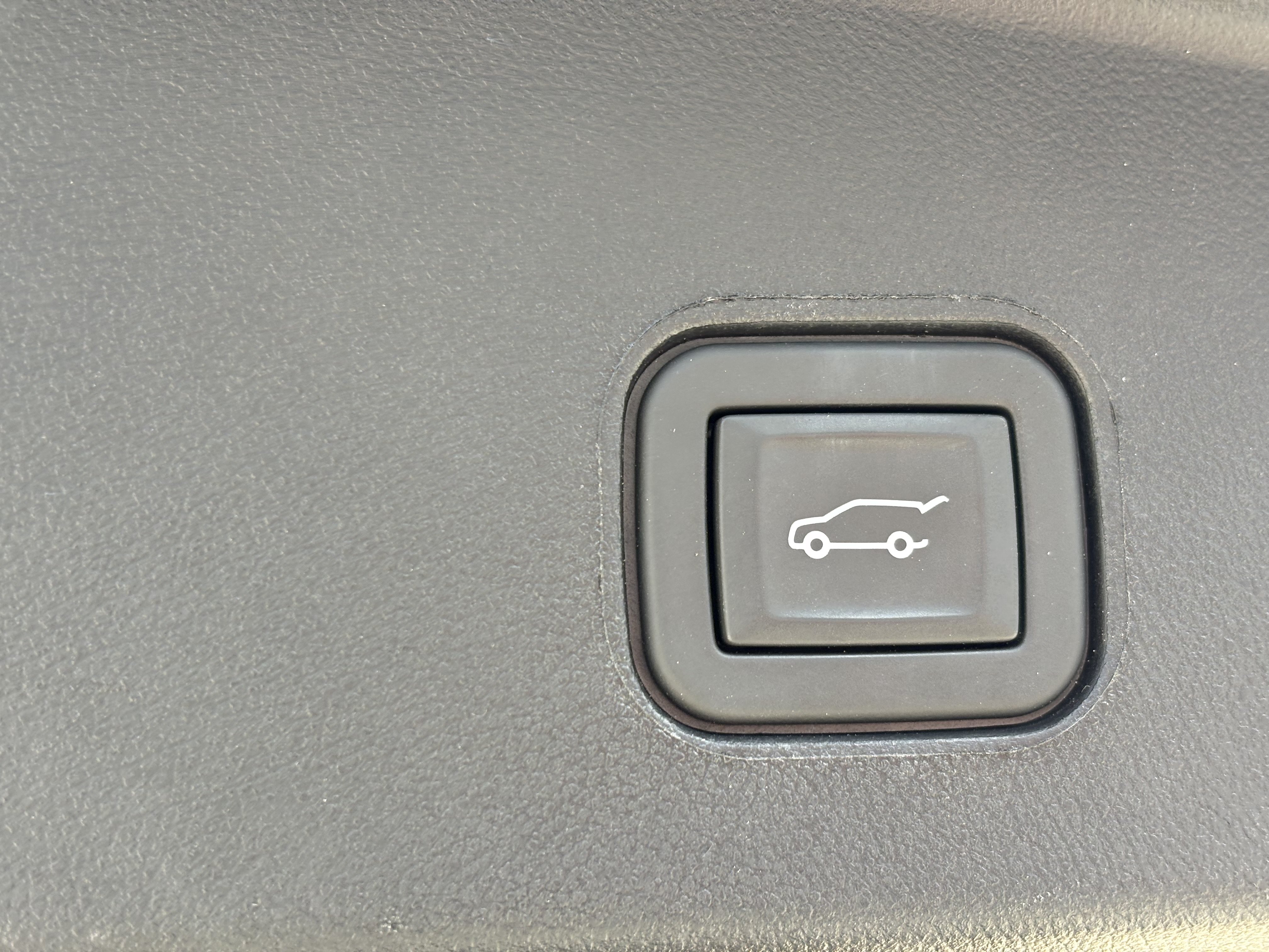 Used 2024 Cadillac Lyriq Luxury RWD image 10