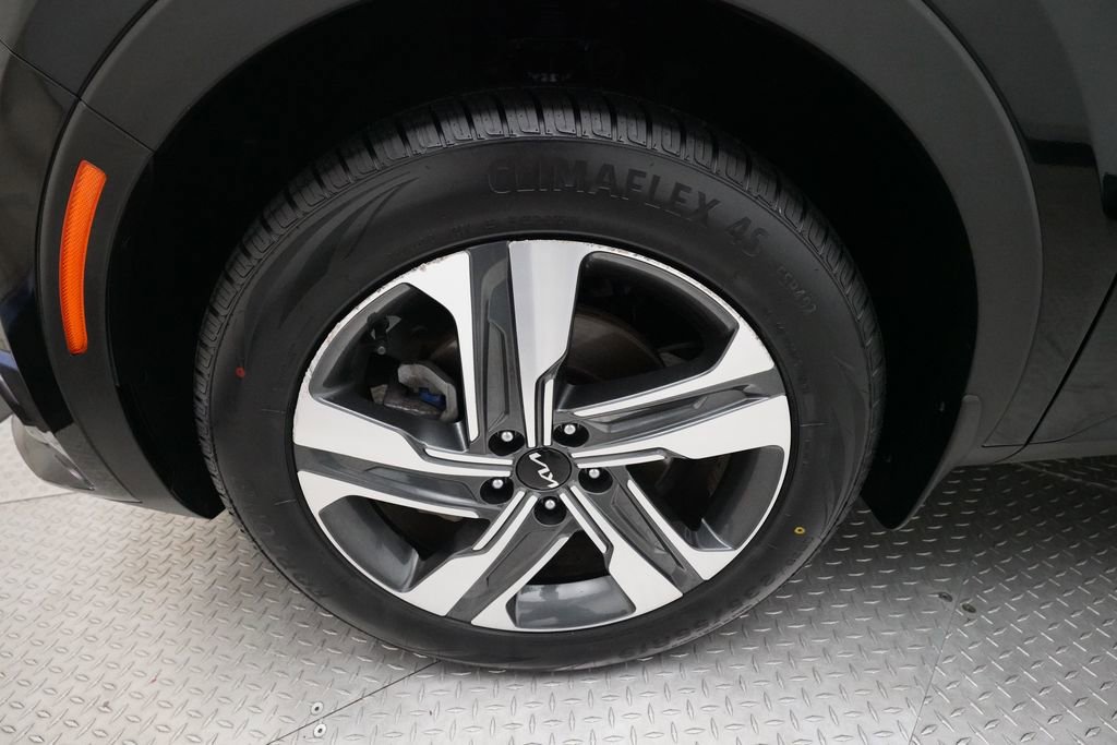 Certified 2023 Kia Sorento SX Prestige w/ Panoramic Sunroof Package AWD/4WD image 27