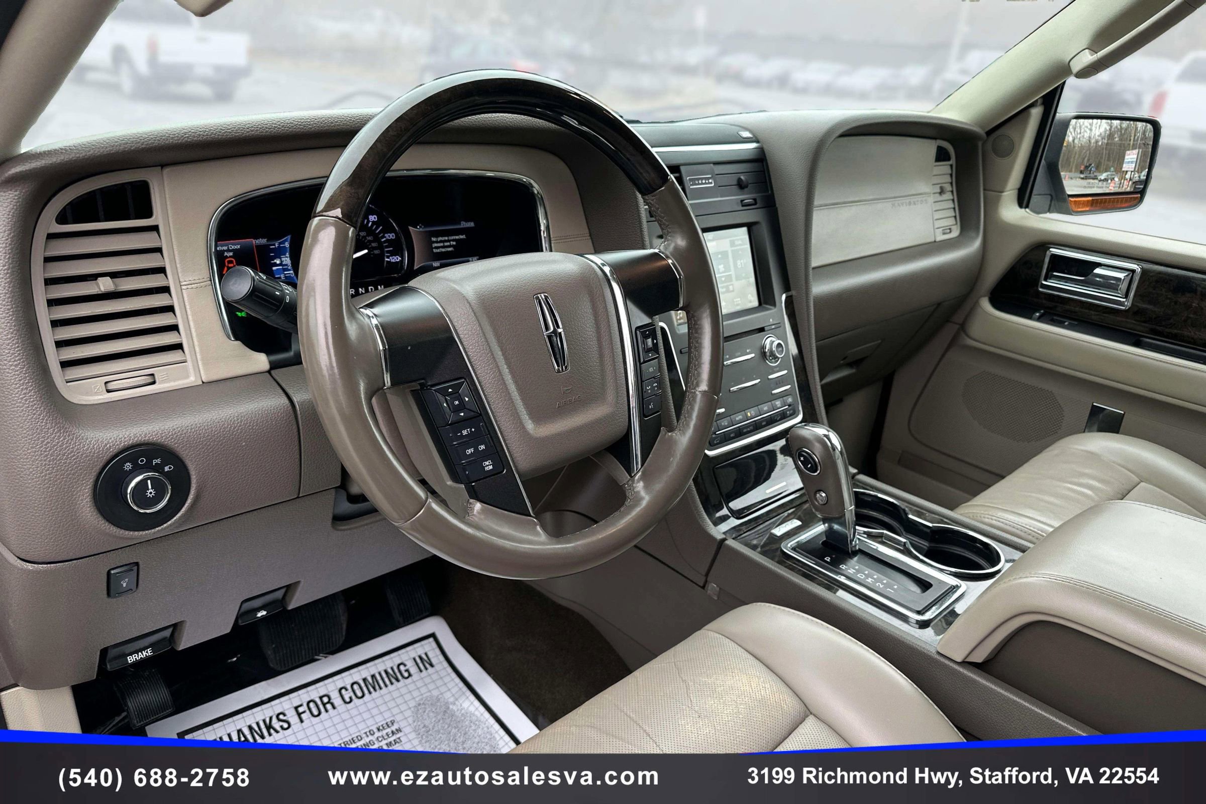 Used 2017 Lincoln Navigator Select image 14